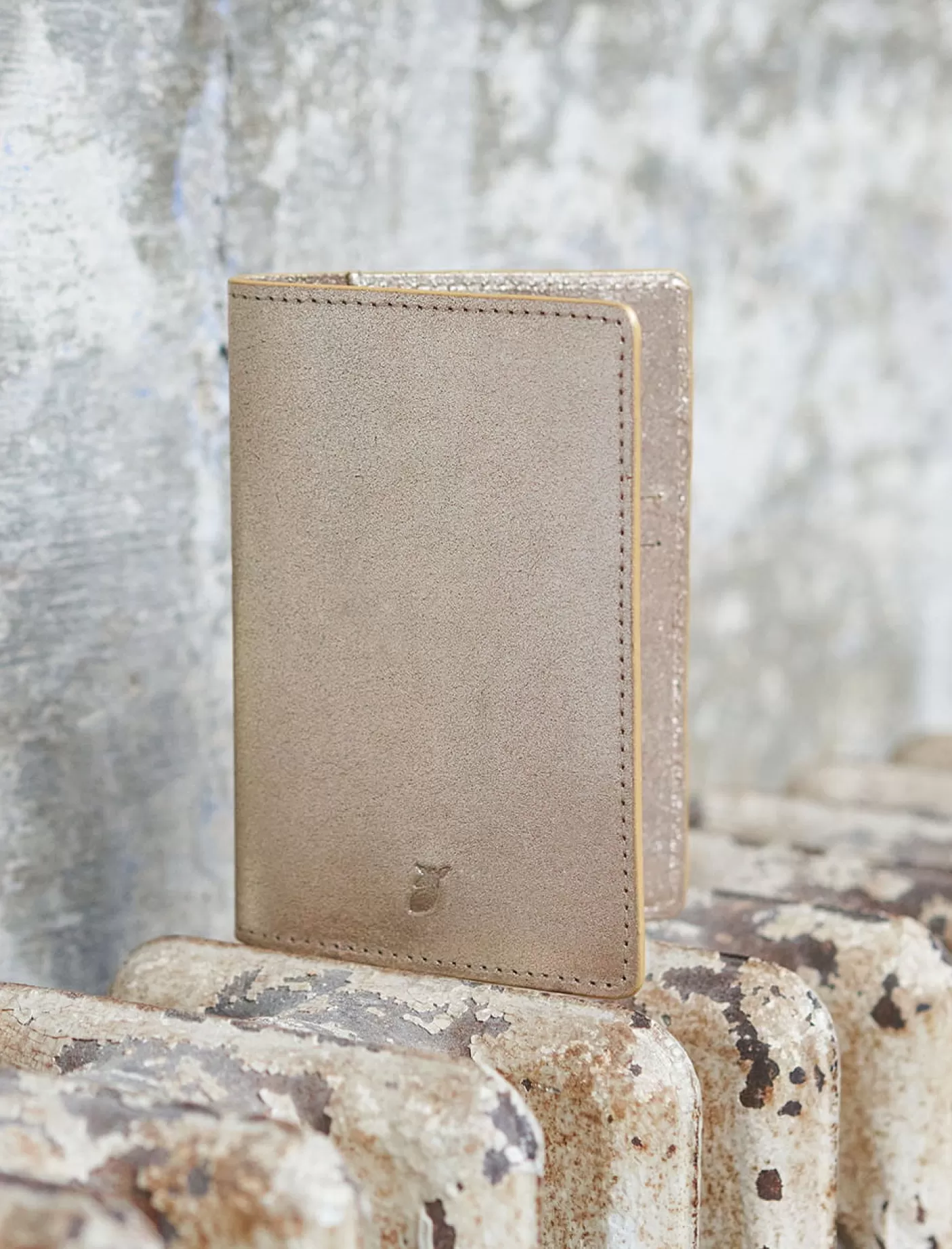 Women Pied de Biche Leather Goods<En Passport Holder